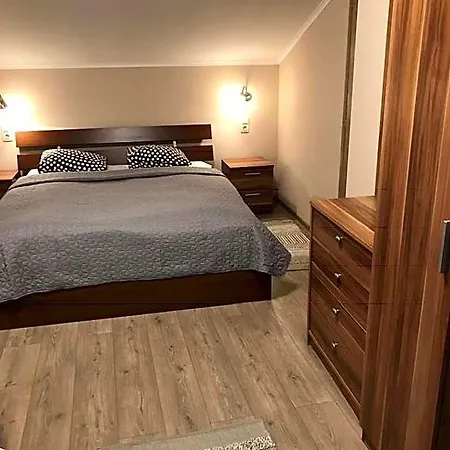 Hotel Halasz Airport Panzio Felsomalom