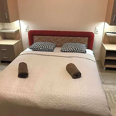 Hotel Halasz Airport Panzio Felsomalom