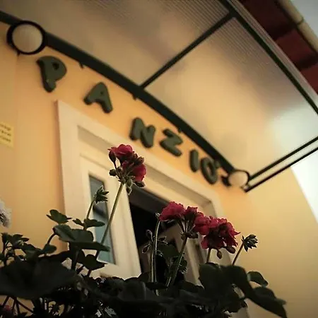 Hotel Halasz Airport Panzio Felsomalom