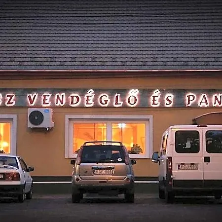 Hotel Halasz Airport Panzio Felsomalom